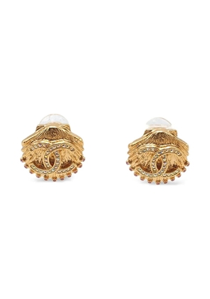 CHANEL Pre-Owned 2023 CC Gold Plated Rhinestone Shell Clip On Earrings costume earrings