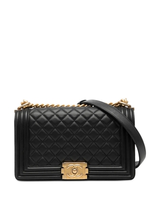 CHANEL Pre-Owned 2017-2018 Old Medium Quilted Lambskin Boy Flap crossbody bag - Black