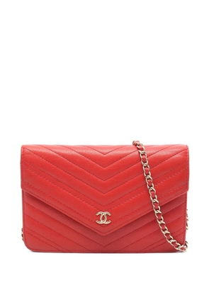 CHANEL Pre-Owned 2019 CC Lambskin Chevron Statement Wallet On Chain crossbody bag - Red