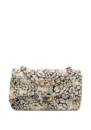 CHANEL Pre-Owned 2015-2016 Medium Classic Chevron Tweed Floral Double Flap shoulder bag - White