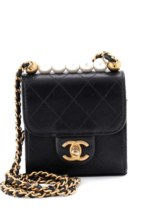 CHANEL Pre-Owned Chic Pearls Flap Clutch with Chain Quilted Goatskin Mini crossbody bag - Black