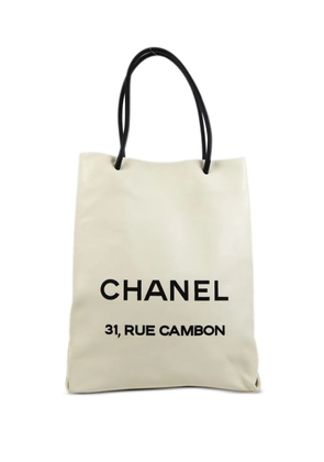 CHANEL Pre-Owned 2008 Essential tote bag - White