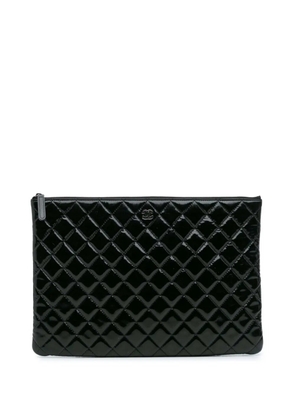 CHANEL Pre-Owned 2014-2015 Large Quilted Patent O Case clutch bag - Black