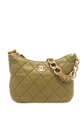 CHANEL Pre-Owned 2021-2025 Paris Dakar Quilted Lambskin Mixed Chain hobo bag - Green