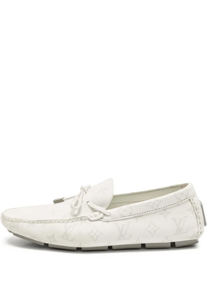 Louis Vuitton Pre-Owned Driver Monogram Antarctica loafers - White