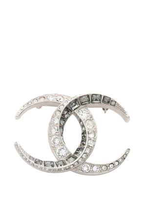 CHANEL Pre-Owned 2015 CC Stainless Steel Strass and Rhinestone Brooch costume brooch - Silver