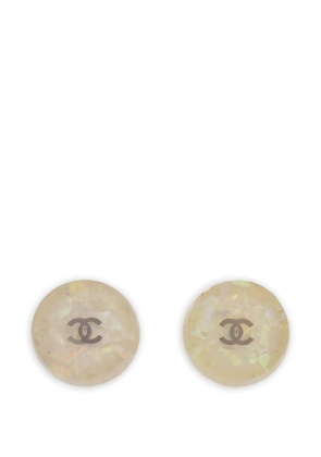 CHANEL Pre-Owned 1999 logo-detail clip-on earrings - Neutrals