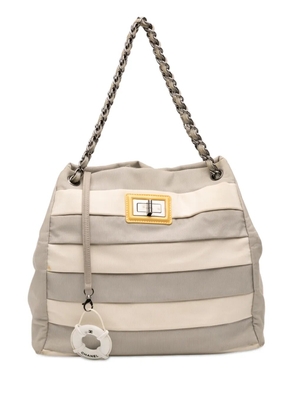 CHANEL Pre-Owned 2008-2009 Bicolor Nylon Grosgrain Reissue 2.55 Shopping tote bag - Grey
