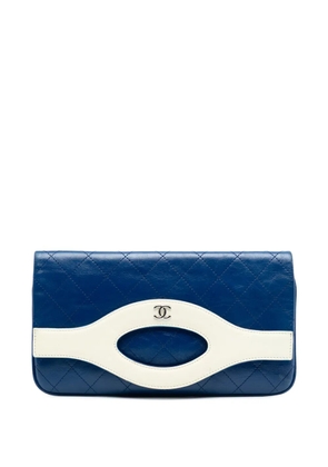 CHANEL Pre-Owned 2019 Small Bicolor Aged Calfskin 31 clutch bag - White