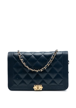 CHANEL Pre-Owned 2016-2017 Quilted Lambskin Boy Wallet On Chain crossbody bag - Blue