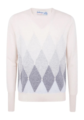 Ballantyne V-neck diamond-pattern sweater - White