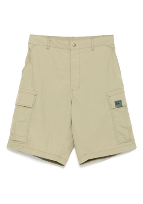 izzue logo-patch shorts - Neutrals