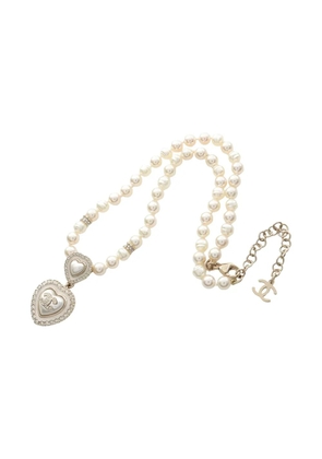 CHANEL Pre-Owned 1986-1988 Coco Mark heart pearl necklace - Neutrals