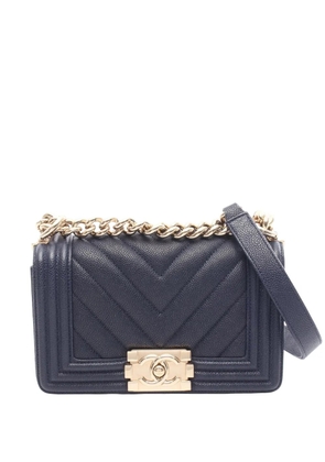 CHANEL Pre-Owned 2017-2018 Small Chevron Caviar Boy Flap crossbody bag - Blue