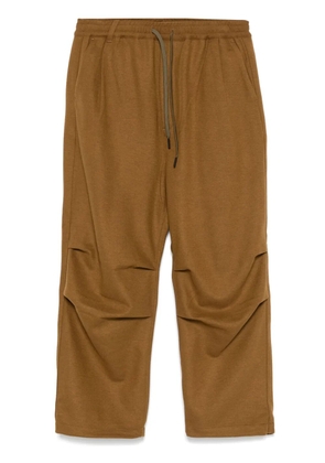 White Mountaineering knee-tuck trousers - Brown