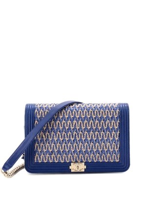 CHANEL Pre-Owned Boy Flap Bag Chevron Woven Raffia and Leather Old Medium shoulder bag - Blue