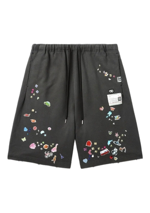 Maison MIHARA YASUHIRO embroidered patch shorts - Black