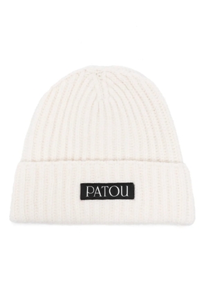 Patou logo-patch ribbed beanie - White