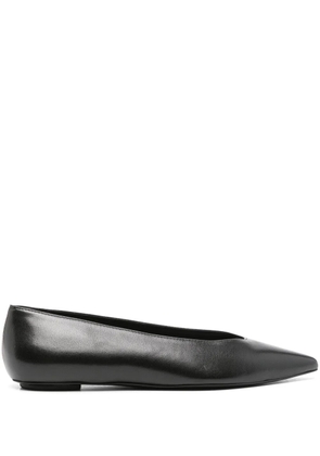 Stuart Weitzman pointed-toe leather ballerinas - Black