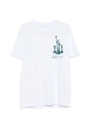 Les Deux Checkmate statue-chess-print T-shirt - White