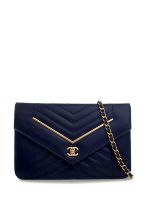 CHANEL Pre-Owned 2017-2018 Reversed Chevron Lambskin Wallet on Chain crossbody bag - Blue