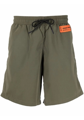 Heron Preston drawstring-waist logo-patch shorts - Green