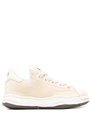 Maison MIHARA YASUHIRO round toe trainer - Neutrals