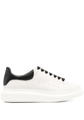 Alexander McQueen Oversized sneakers - Neutrals