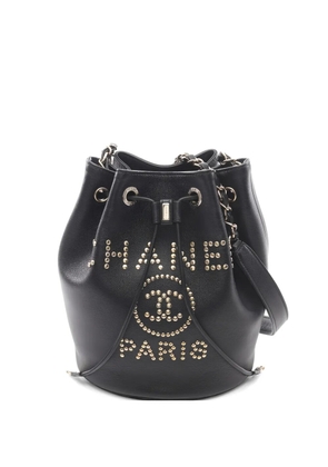 CHANEL Pre-Owned 2019 caviar skin chain bucket bag - Black