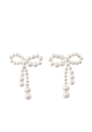 Sophie Bille Brahe 14K recycled yellow gold Rosette de Perles freshwater pearl earrings - White