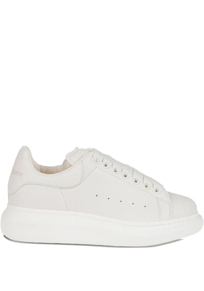 Alexander McQueen Oversized leather platform sneakers - Neutrals