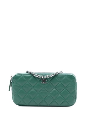 CHANEL Pre-Owned 2019 CC Quilted Lambskin Double Zip Clutch With Chain crossbody bag - Green