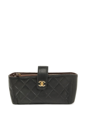 CHANEL Pre-Owned diamond-quilted phone case - Black
