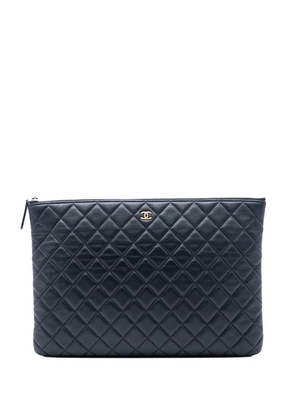 CHANEL Pre-Owned 2014-2015 Paris Dubai Large CC Quilted Lambskin O Case clutch bag - Blue