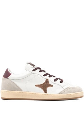 Ama Brand star-appliqué sneakers - White