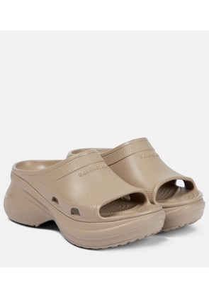 Balenciaga Pool Crocsâ¢ rubber mules