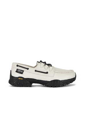 Sperry x Pleasures 3-eye Vibram Hiker Loafer in Bone Leather Tumbled - White. Size 11 (also in 10, 11.5, 12, 7, 7.5, 8, 8.5, 9, 9.5).