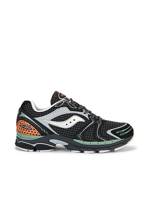 Saucony Progrid Triumph 4 Sneakers in Shadow & Silver - Grey,Black. Size 9 (also in 8.5, 9.5).