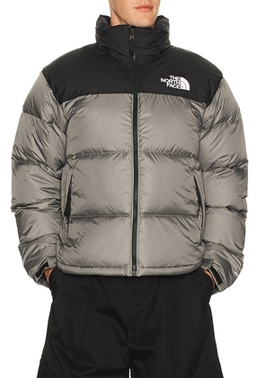 The North Face 1996 Retro Nuptse Jacket in Smoked Pearl & TNF Black - Grey. Size L (also in XL/1X, XXL/2X).