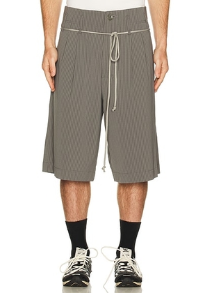 Song for the Mute Double Pleated Shorts in Grey - Grey. Size 48 (also in 50, 52).