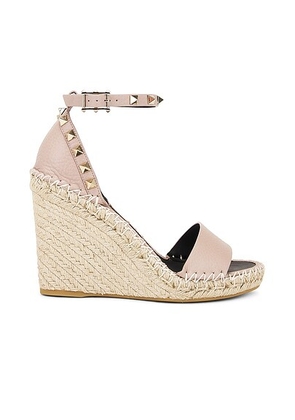Valentino Garavani Rockstud Wedge Espadrillas in Poudre  Nero  & Naturale - Nude. Size 40 (also in 39, 41).