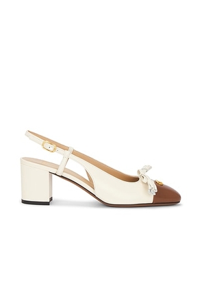 Valentino Garavani Valet Du Roi Slingback in Butter White & Tobacco - White. Size 36.5 (also in 39.5, 36, 37, 37.5, 38, 38.5, 39, 41).