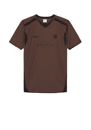 VETEMENTS Trademark Football Jersey in Chocolate Brown - Chocolate. Size L (also in S, M, XL).