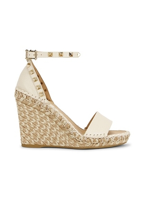 Valentino Garavani Rockstud Wedge Espadrille in Light Ivory & Naturale - Beige. Size 38 (also in 36, 39, 41, 40).