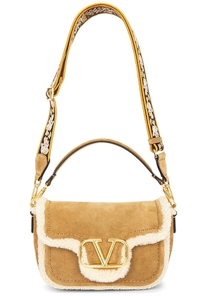 Valentino Garavani Suede Alltime Apres L'hiver Shoulder Bag in Havana Beige  Dark Beige  & Multicolor - Tan. Size all.