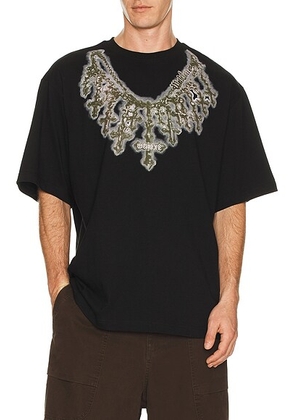 WE11DONE Cross Necklace T-Shirt in Black - Black. Size M (also in L, S, XL/1X).