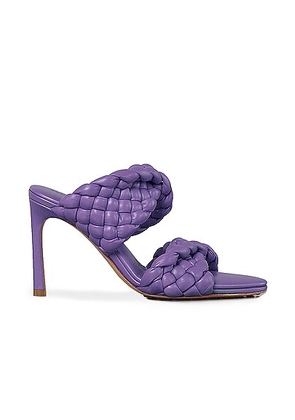 Bottega Veneta Padded Woven Leather Sandals in Purple - Purple. Size 35.5 (also in 35, 36, 36.5, 37, 37.5, 38, 38.5, 39).