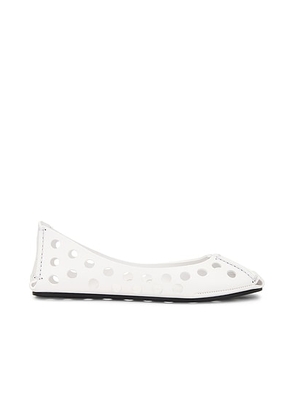 ALAÏA Ballet Flat in Blanc Optique - White. Size 38 (also in 37, 39, 40, 41).