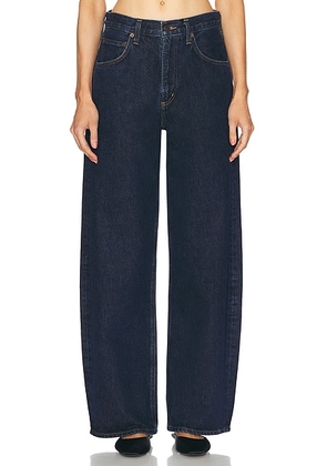 AGOLDE Low Curve Wide Leg Jeans in Pendulum - Blue. Size 24 (also in 25, 26, 27, 28, 29, 30, 31, 32, 33, 34).