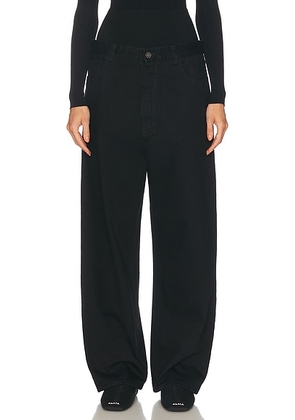 ALAÃA Knit Band Waist Straight Leg Jeans in Noir - Black. Size 40 (also in 36).
